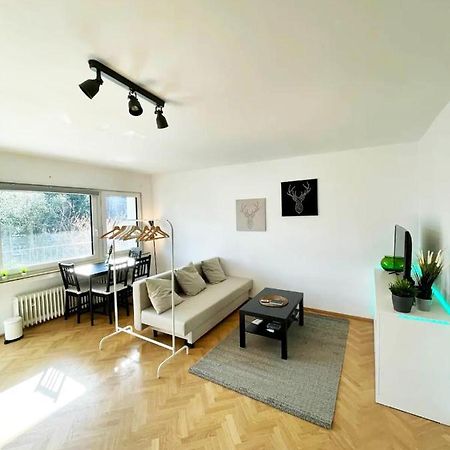 Cozy Apartment With Kitchen + Balcony New! Essen Luaran gambar