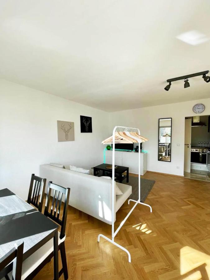 Cozy Apartment With Kitchen + Balcony New! Essen Luaran gambar
