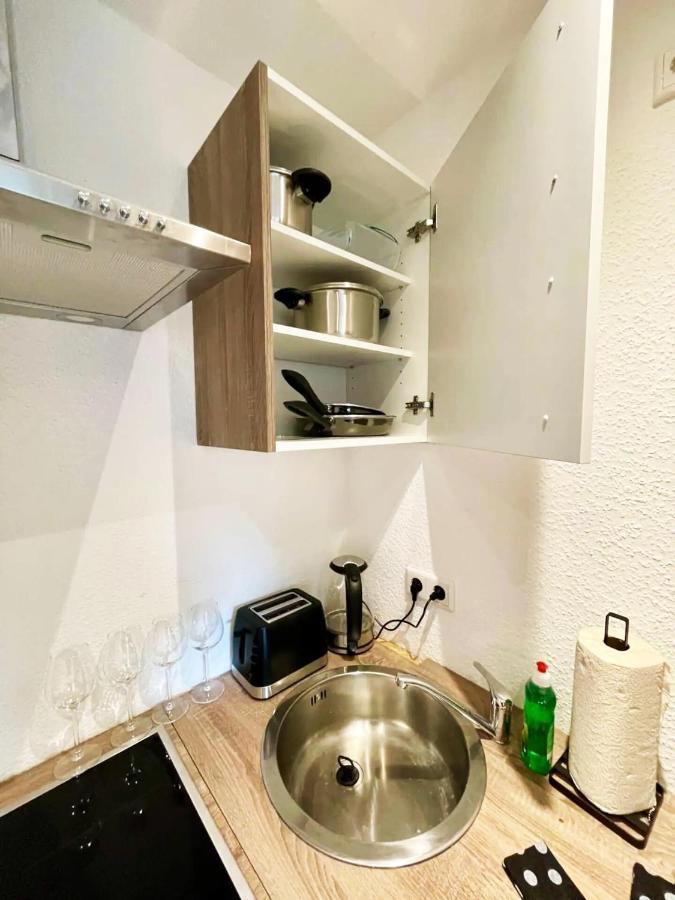 Cozy Apartment With Kitchen + Balcony New! Essen Luaran gambar