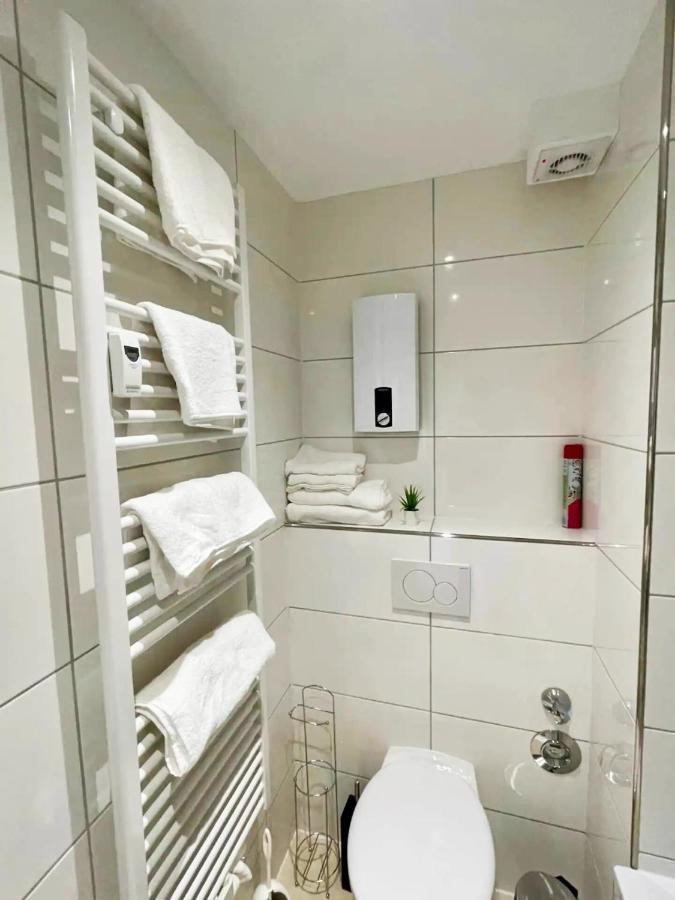 Cozy Apartment With Kitchen + Balcony New! Essen Luaran gambar