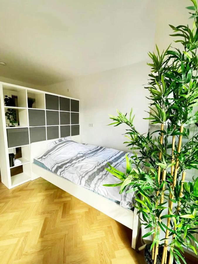 Cozy Apartment With Kitchen + Balcony New! Essen Luaran gambar